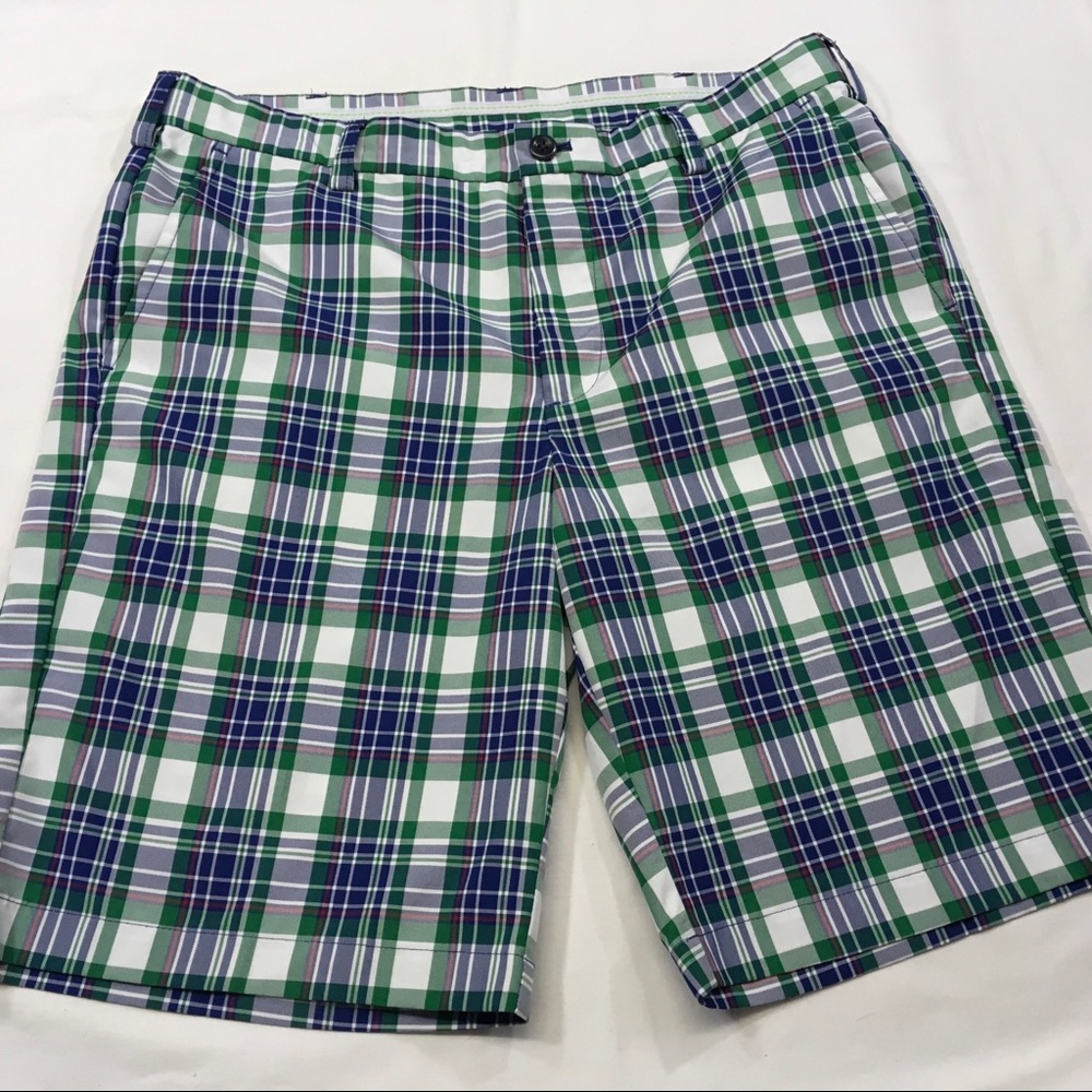 Men’s IZOD Golf Shorts Green Plaid Size 34. A8